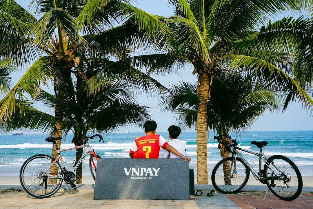 Salary Survey Vietnam 2025: Khảo Sát Lương Toàn Diện Theo Ngành