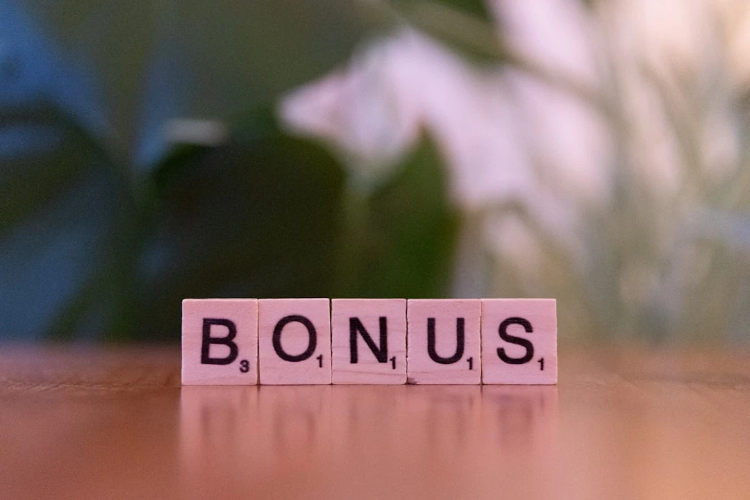 Thưởng Tết Và Bonus: Khảo Sát Mức Thưởng Theo Ngành 2025