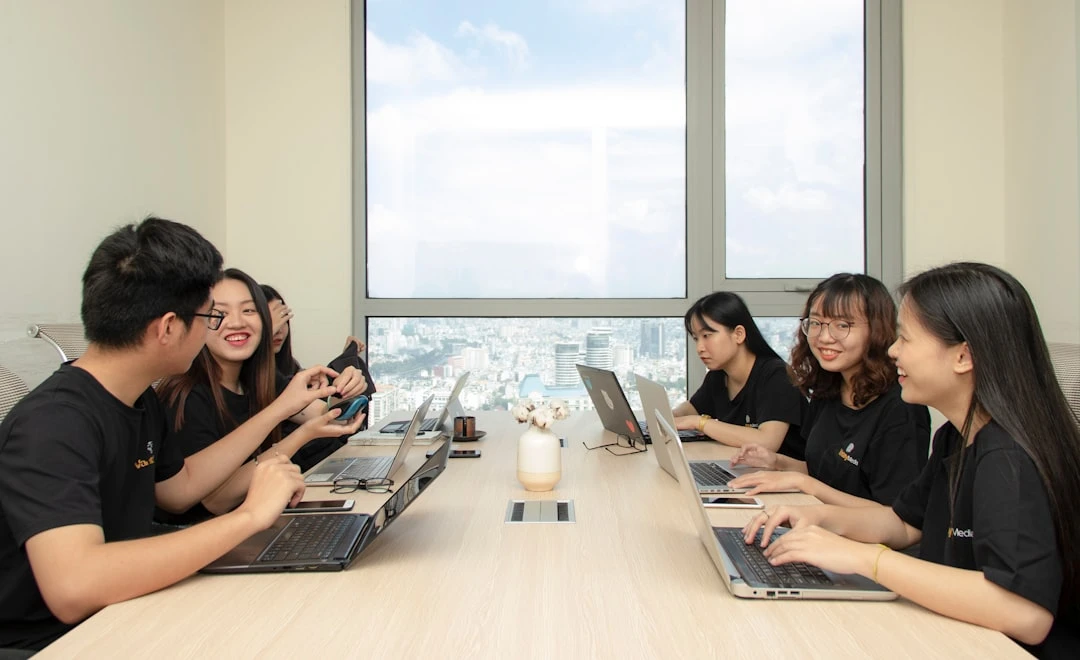 Tuyển Dụng C-Level: Quy Trình Executive Search Chuyên Nghiệp