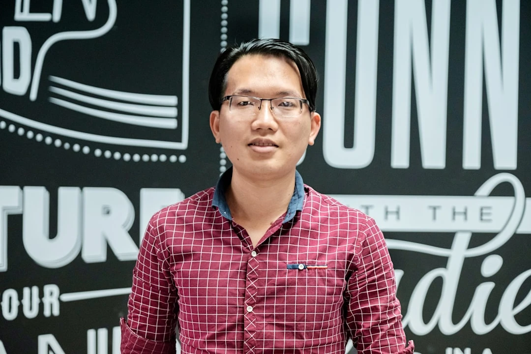 Săn Nhân Tài Như Scout Bóng Đá: Bài Học Headhunter Từ Vinícius Jr
