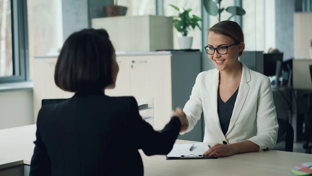 Phỏng vấn video một chiều: Xu hướng và cách ứng viên thích nghi
