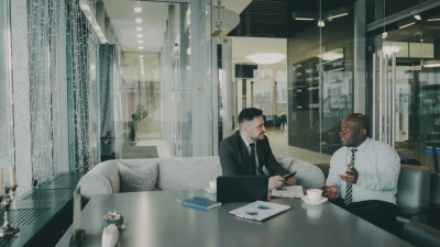 Lương C-Level Tại Việt Nam: CEO, CFO, CTO Kiếm Được Bao Nhiêu?
